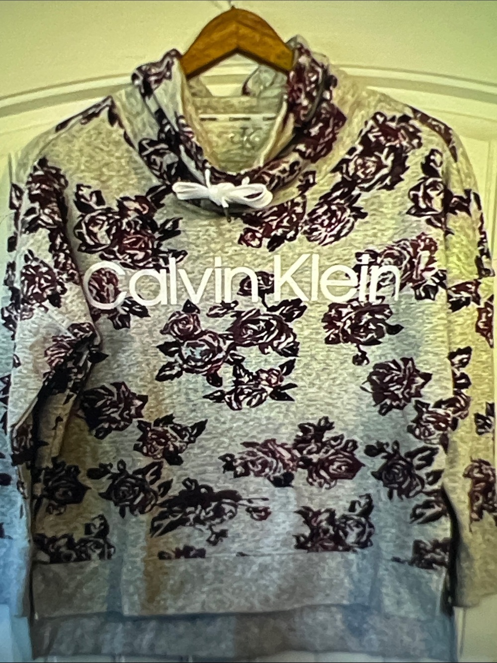 Calvin Klein Spell Out floral Sweatshirt